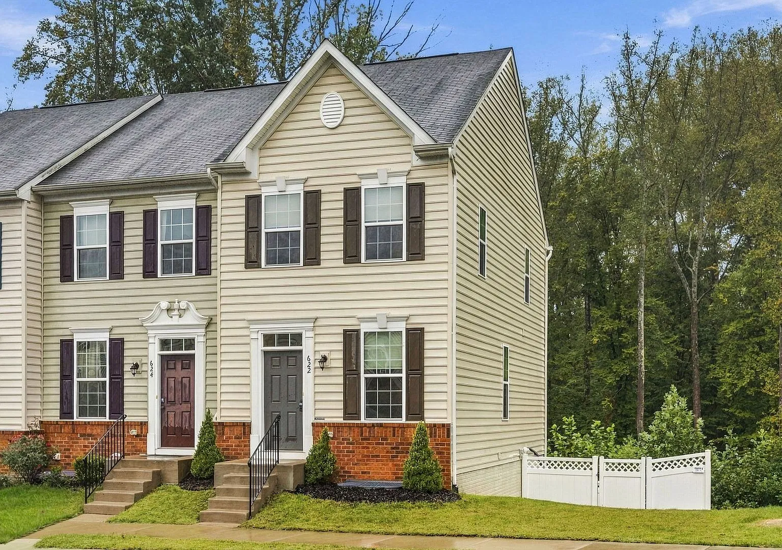 Townhouse In Rappahannock Landing-Fredericksburg (Stafford County) — Photo 1