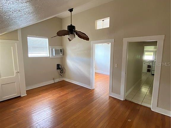 3rd image of 301 E Tarpon Ave