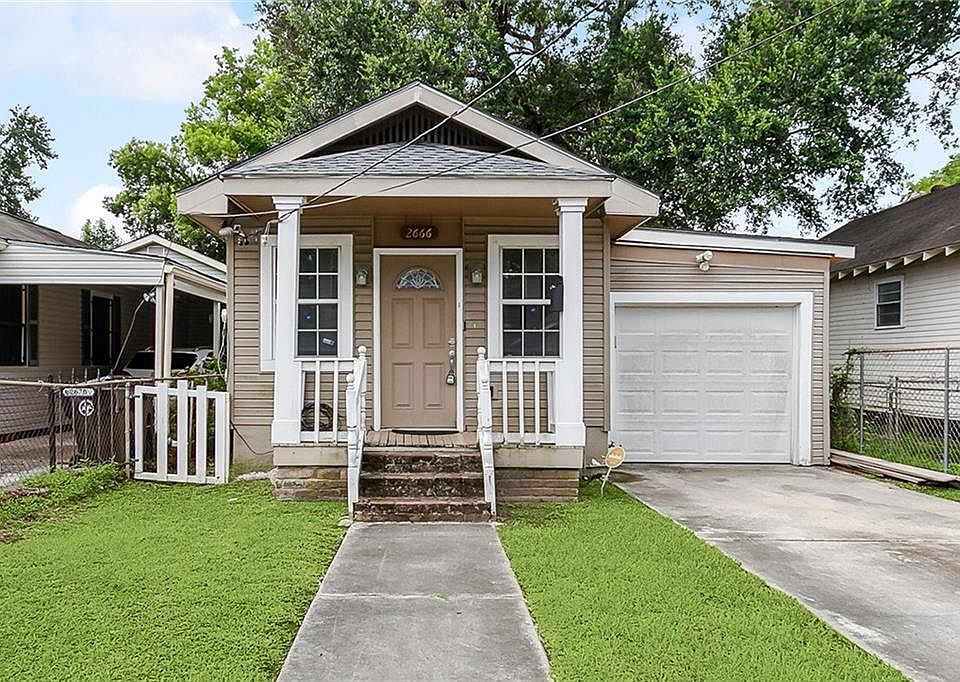 1st image of 2666 Acacia St
