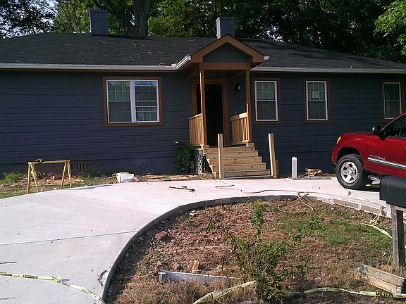 3rd image of 353 McArthur Dr