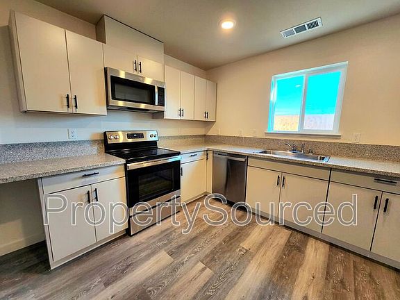 4th image of 934 W Alameda St Unit A