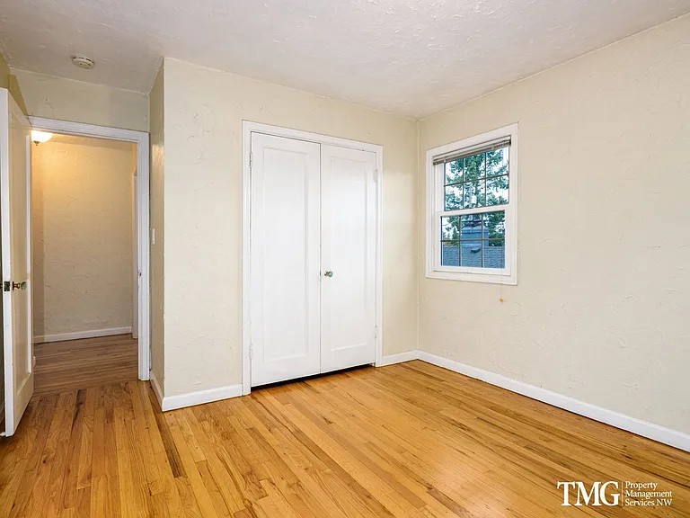 Regency Park Apartments — Photo 25