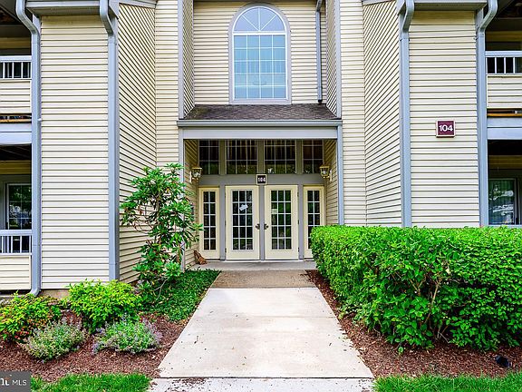 2nd image of 104 Heritage Blvd APT 6
