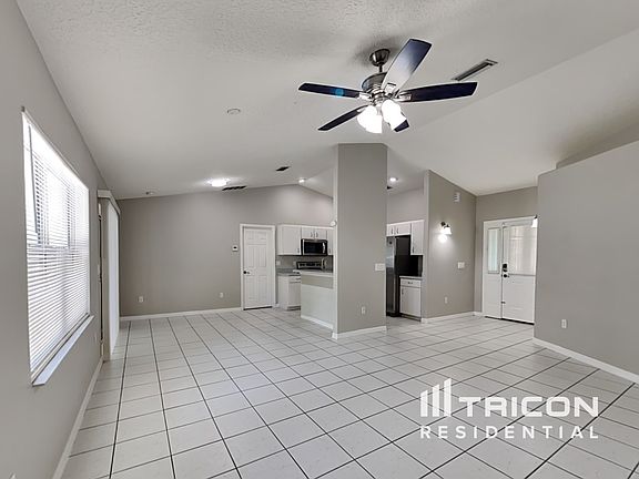 3rd image of 32 Freeland Ln