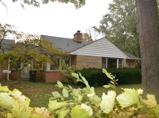 155 S Maywood Rd, Lake Forest, IL 60045