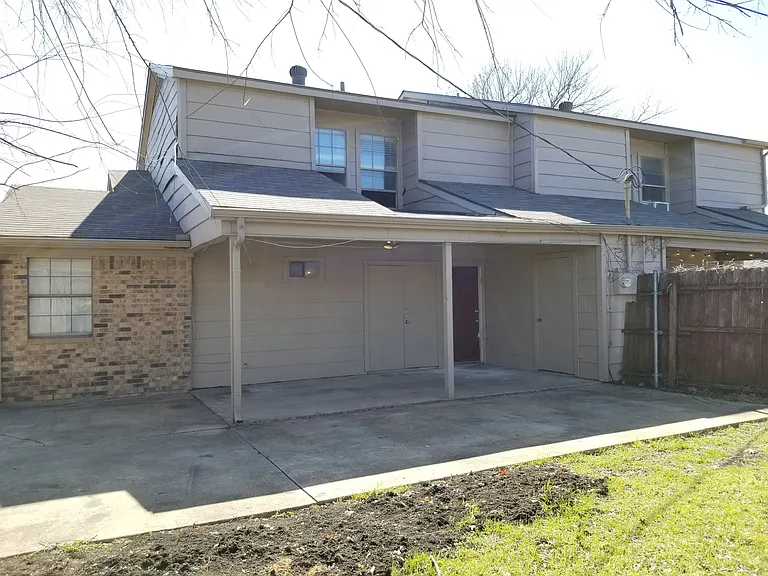 2424 Lakeview Cir — Photo 15