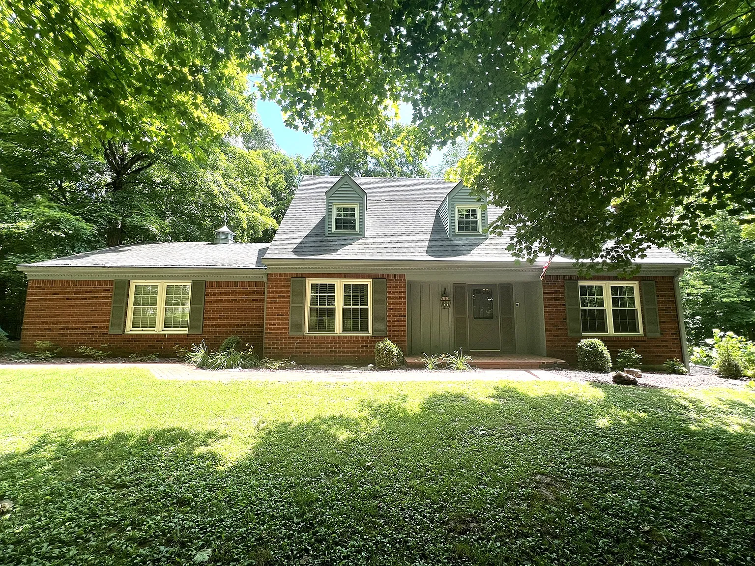 1075 Woodland Ave photo 1
