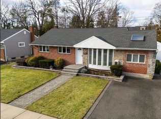 64 Stephen Dr FLOOR 1, Plainview, NY 11803