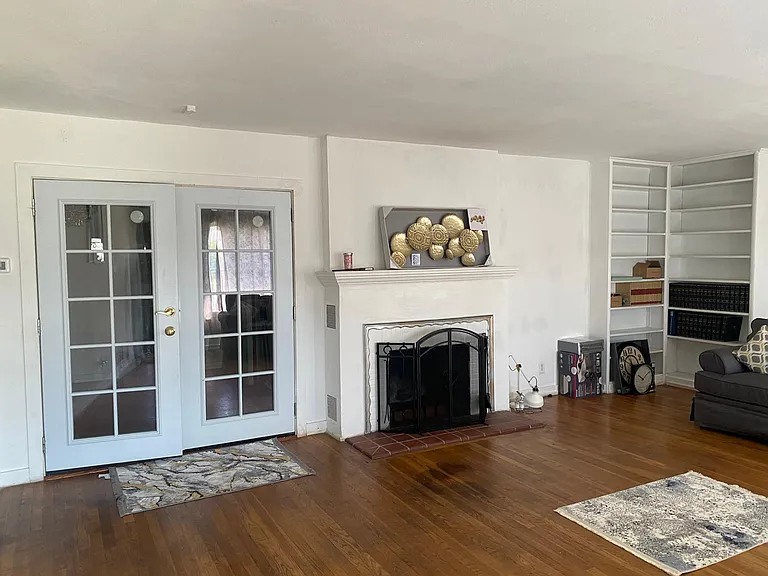 286 W University Ave — Photo 7