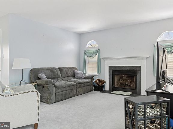 4th image of 315 Bradford Ln