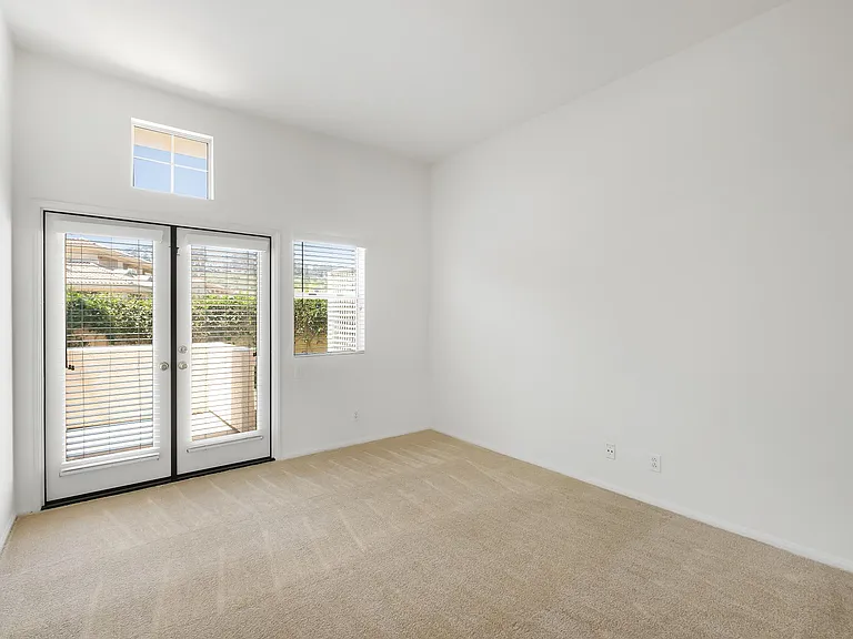 Bel Mondo Condos — Photo 13