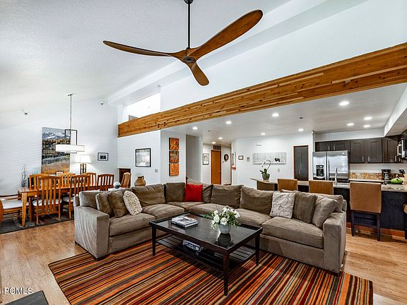 5th image of 1375 Woodside Ave #302
