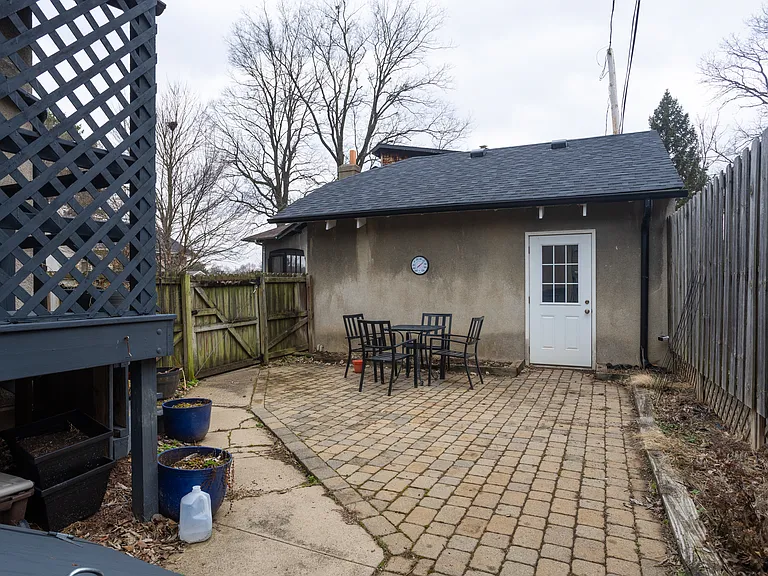 Maple Crest Ct — Photo 5