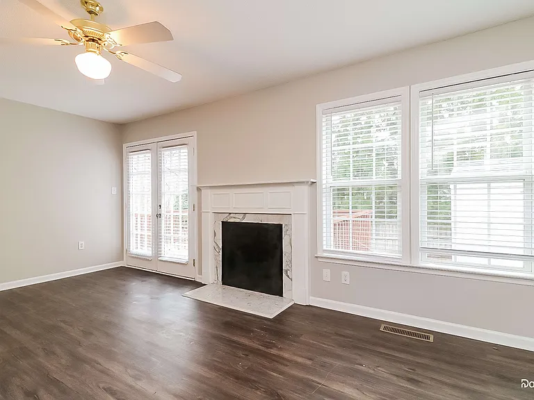 100 Collie Cir — Photo 5