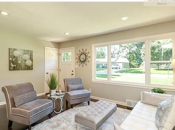 3rd image of 8937 Hardy Dr