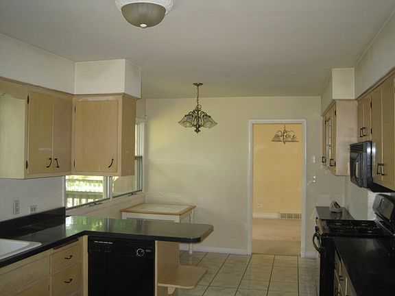 3rd image of 548 Garys Dr