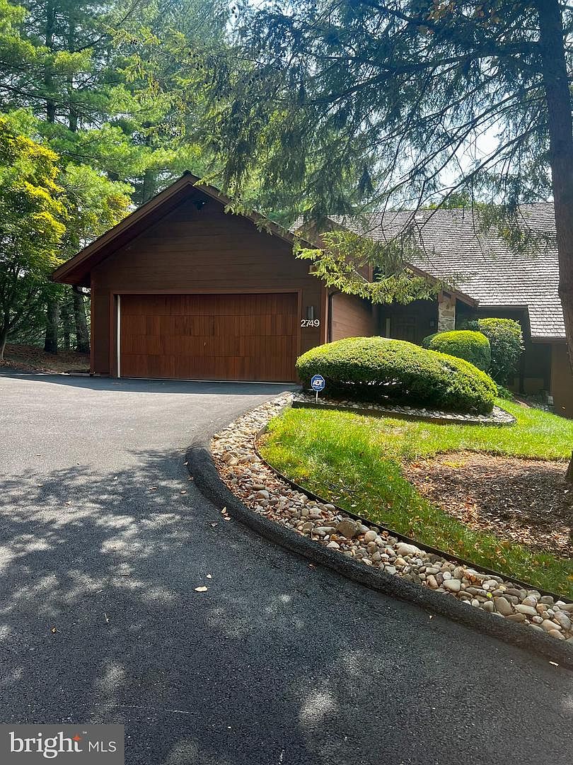 2749 Woodlake Rd — Country Club at Woodmore