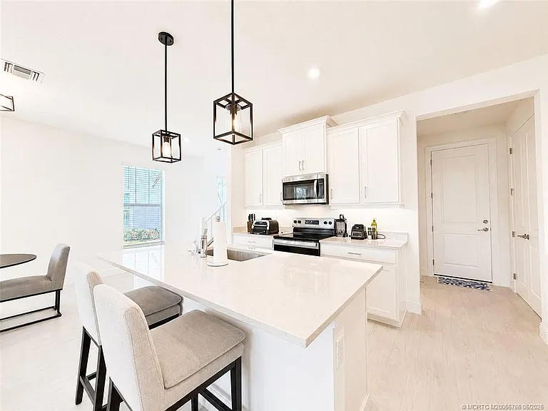 3583 NW Solange Ct — Photo 9