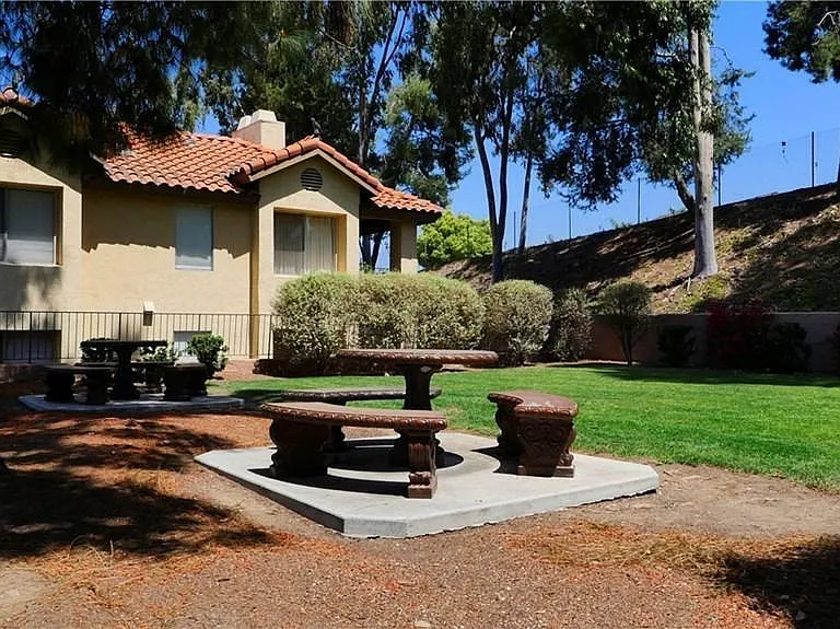 1005 Ficus Ln — Photo 19