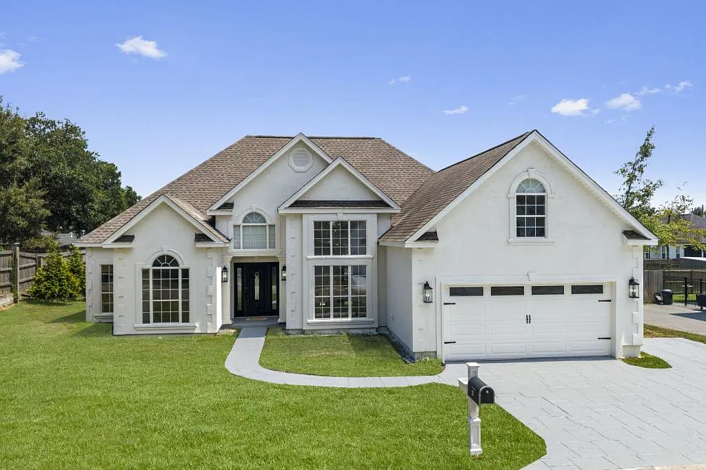 22 Pelican Cove Ln — Photo 1