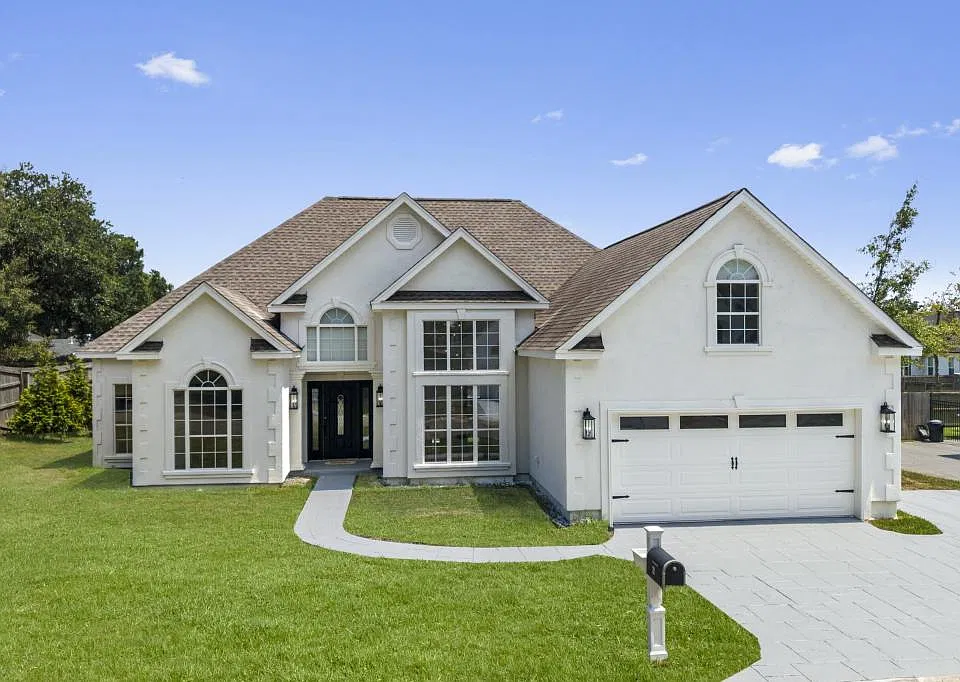 22 Pelican Cove Ln