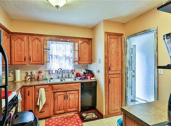 4th image of 203 NE Richardson Pl