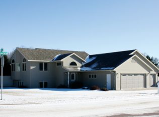 12 Gilbert Ave SW, Madelia, MN 56062