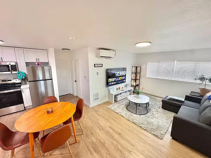 2 bed, 780 sqft, $3,700 — Photo 3