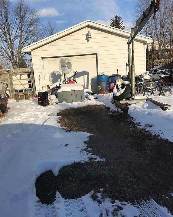 2nd image of 131 W Maumee Ave