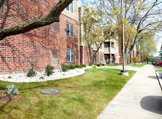 125 Glengarry Dr APT 201, Bloomingdale, IL 60108