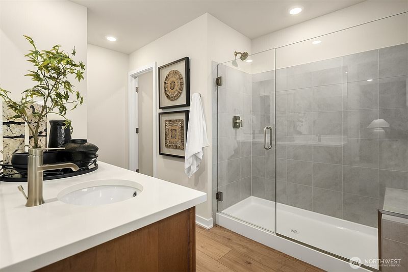 5th image of 15822 23rd Avenue NE