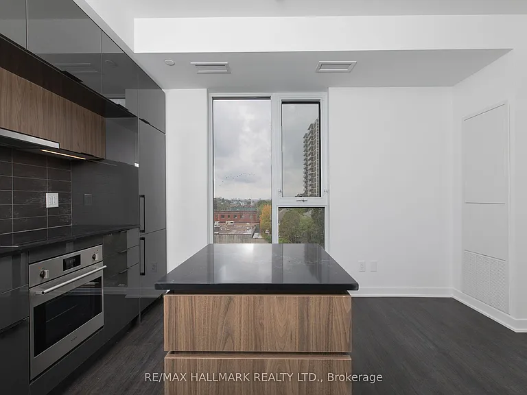 185 Alberta Ave #607 — Photo 2