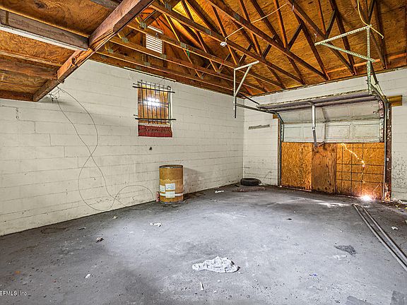 4th image of 1504 Barnett St