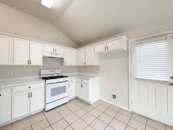 4th image of 5026 Royal Cypress Dr