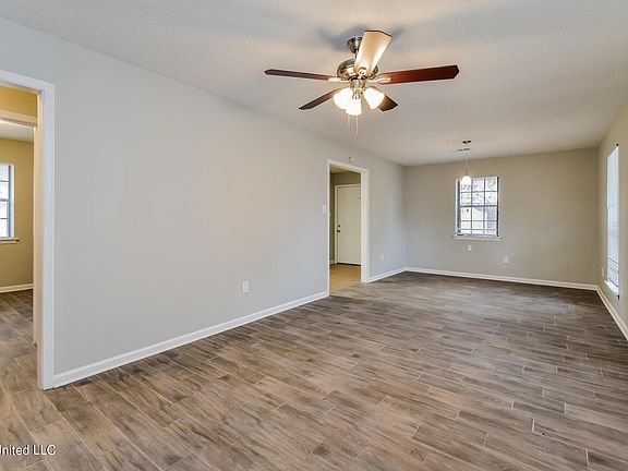 4th image of 5210 Woody Dr