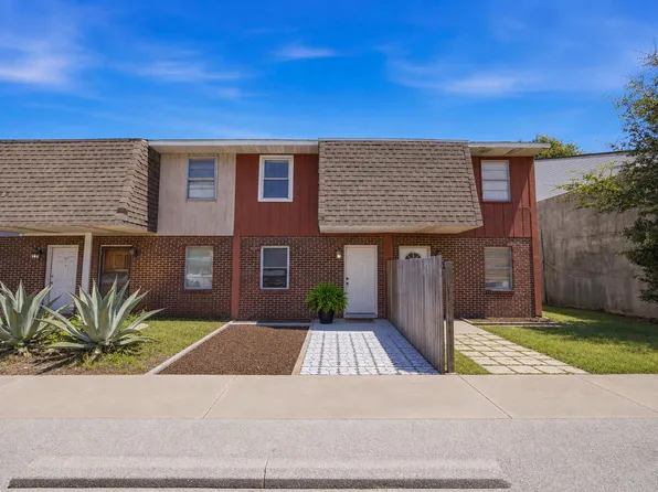145 4th Ave APT C2, Shalimar, FL 32579