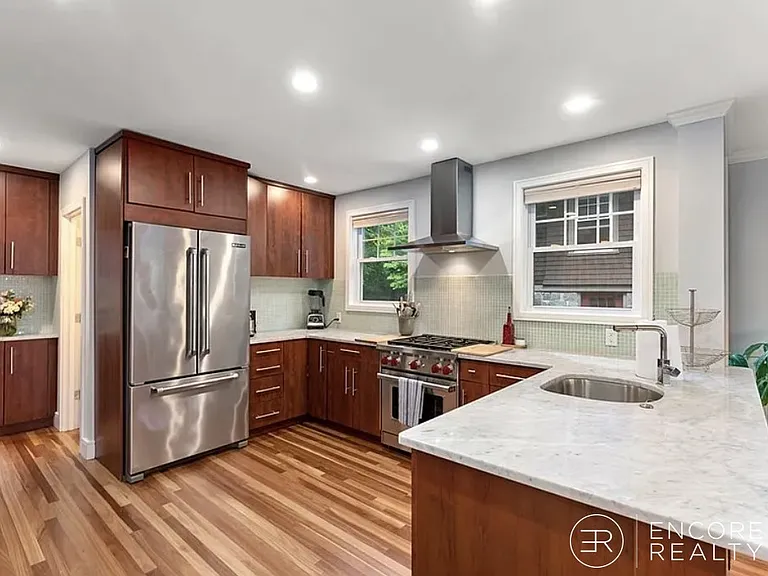 82 Summit Ave — Photo 4