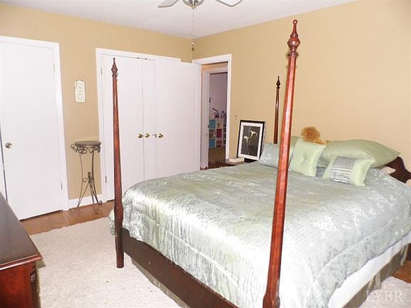 5th image of 2201 Woodcrest Dr