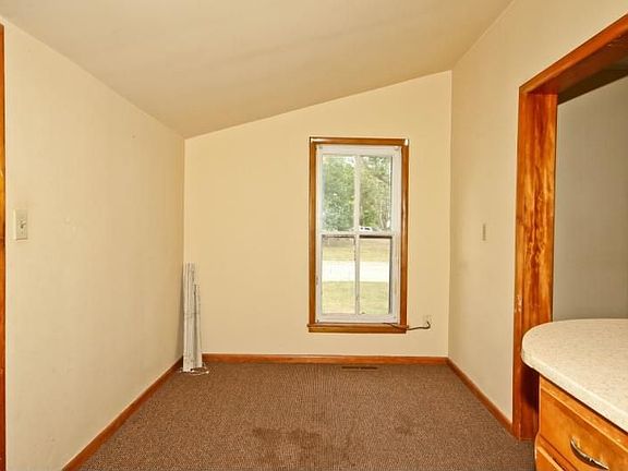5th image of 302 3rd Ave N