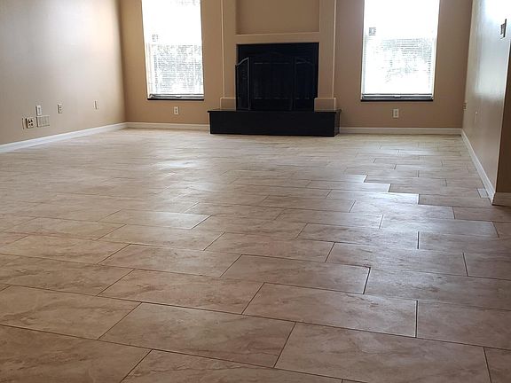 4th image of 10 Elias Ln