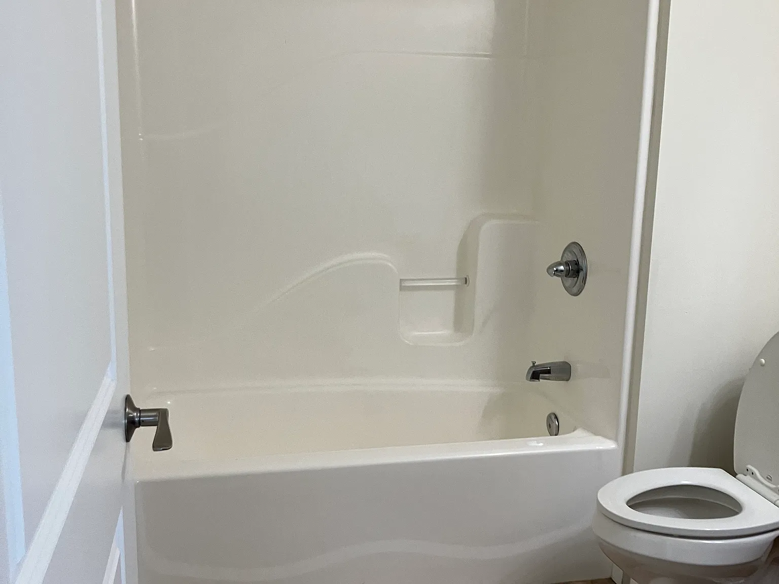 2 bed, 1100 sqft, $1,600 — Photo 4