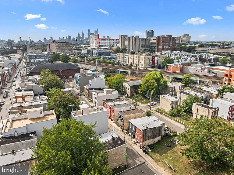 2142 N Percy St — Photo 30