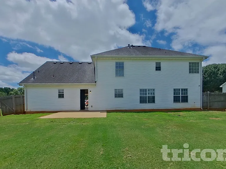 1055 Maria Dr — Photo 15