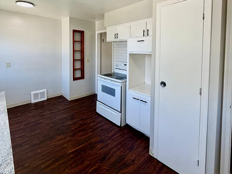 20831 Morris Ave — Photo 4