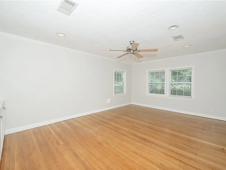 709 Inwood Dr — Photo 6