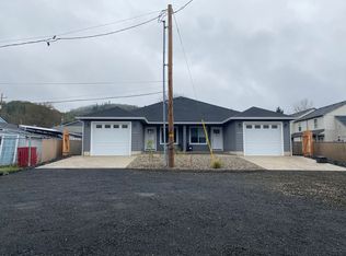 2200 & 2202 NE Kerr St #2202, Roseburg, OR 97470