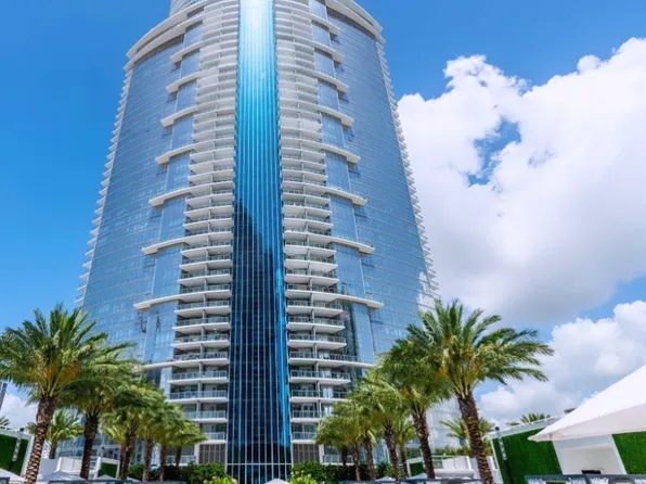 851 NE 1st Ave, Miami, FL