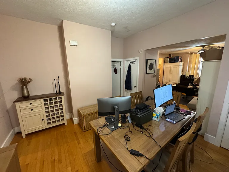 190-192 Holland St #2 — Photo 6