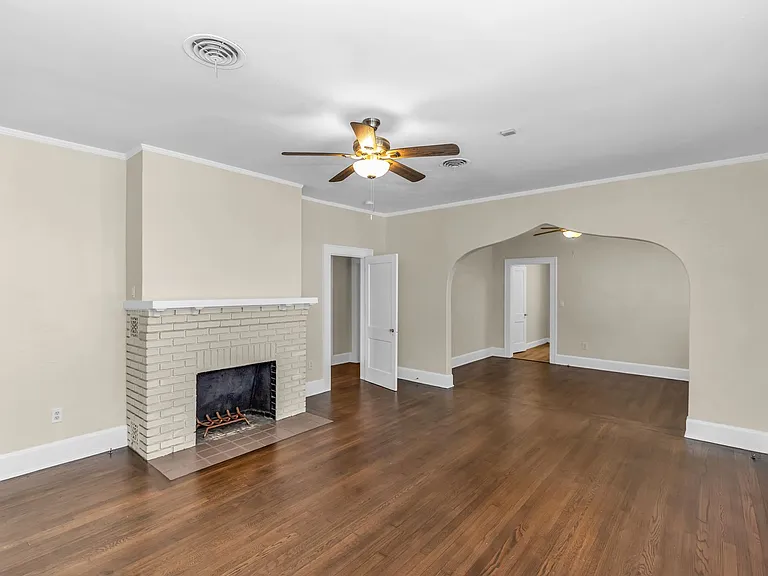 812 Harwood St — Photo 8