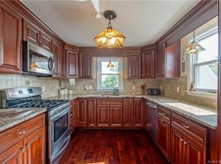 319 W 10th St, Ship Bottom, NJ 08008
